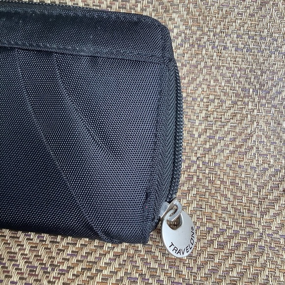 Travelon rfdi Women’sWallet. Very Good Used Condition. - Picture 2 of 7